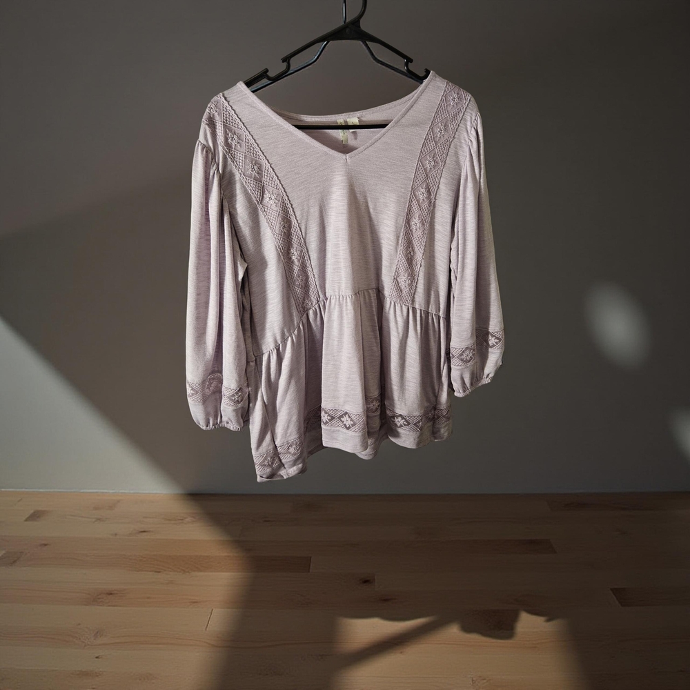 1 Preloved Size Large Purple Top with 3/4 Sleeves and lace accents